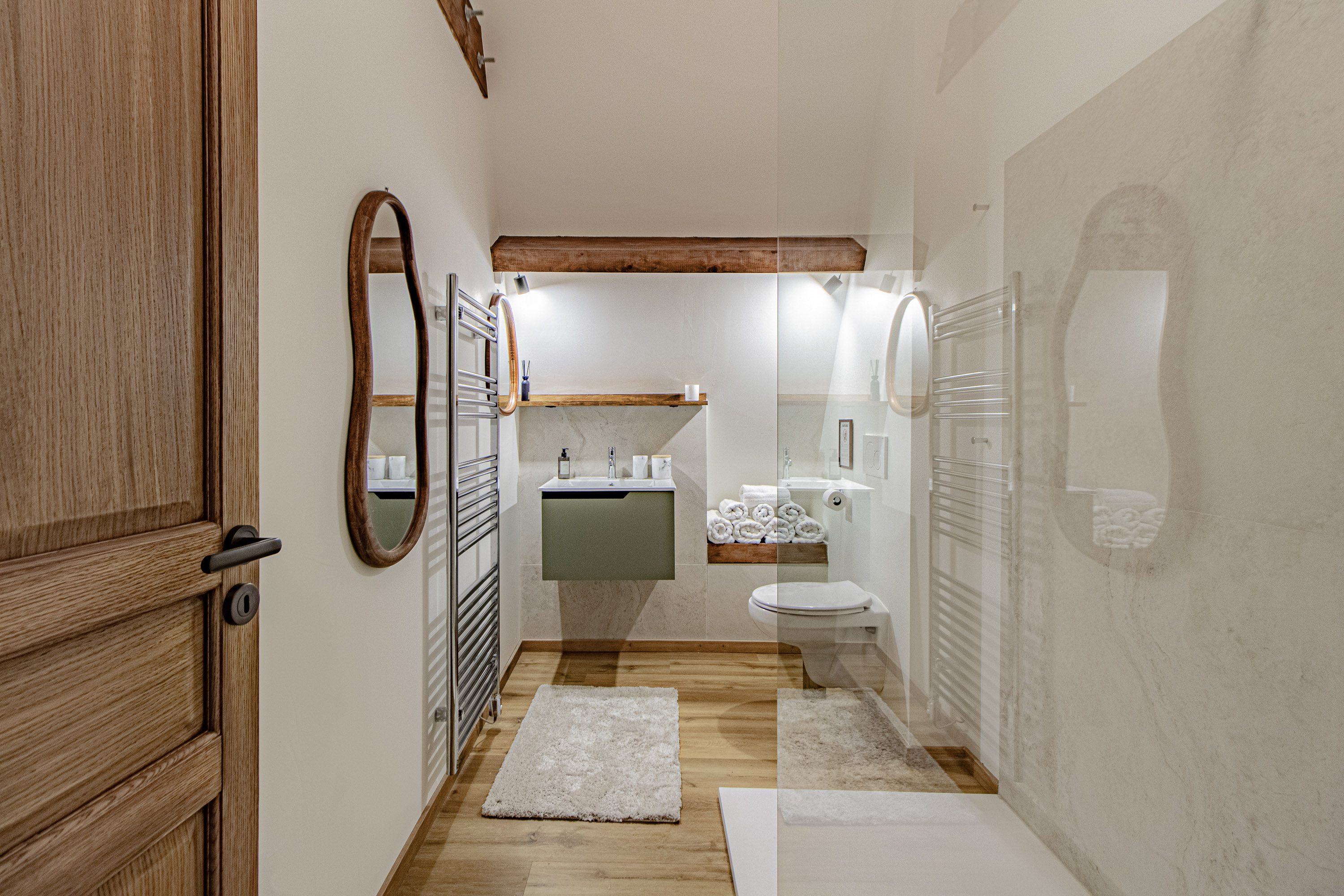 Vue sur le Vallon top floor bathroom